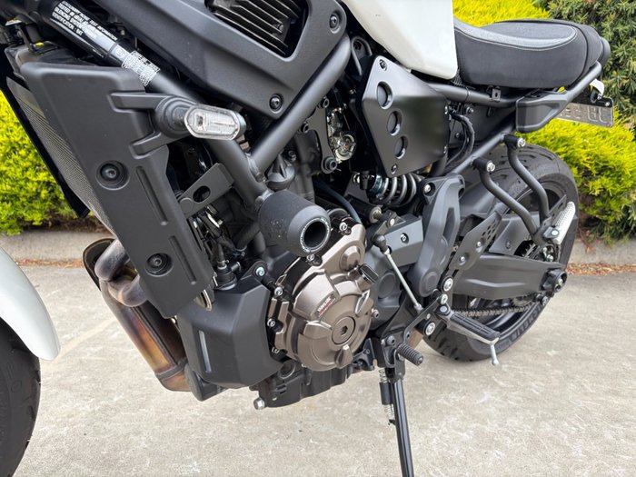 2024 Yamaha XSR700 WHITE/BLAC