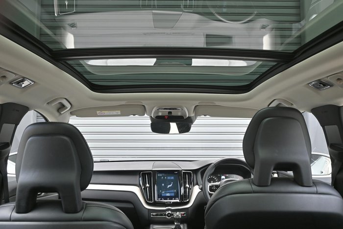 2018 Volvo XC60 D4 Inscription MY19 AWD Crystal White