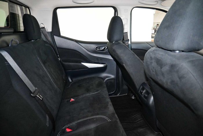 2019 Nissan Navara RX