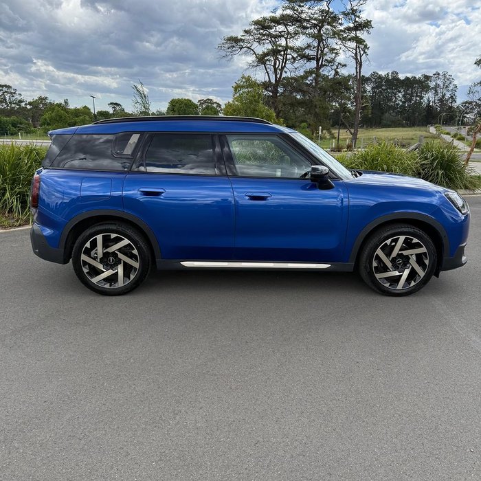 2024 MINI Countryman S Favoured
