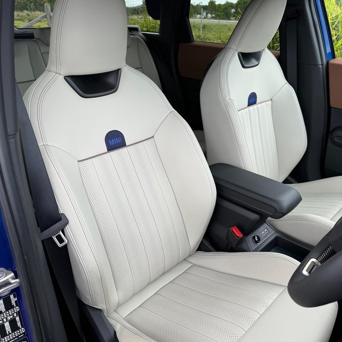 2024 MINI Countryman S Favoured