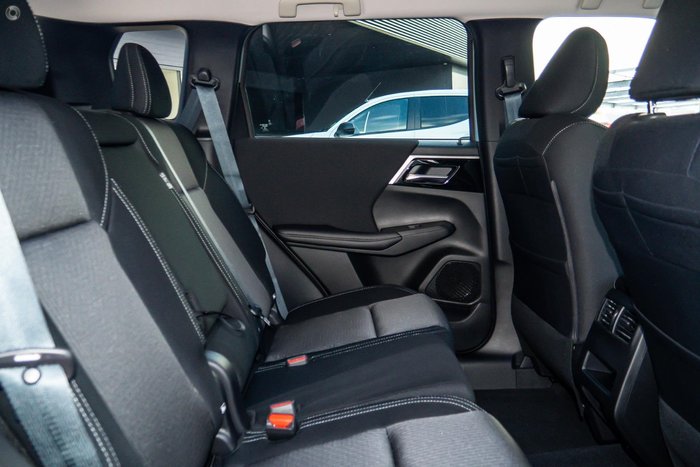 2025 Mitsubishi Outlander LS