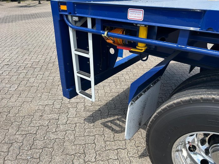 2025 CIMC 45' / 13.7M Flat Top B Trailer, In Brisbane Blue