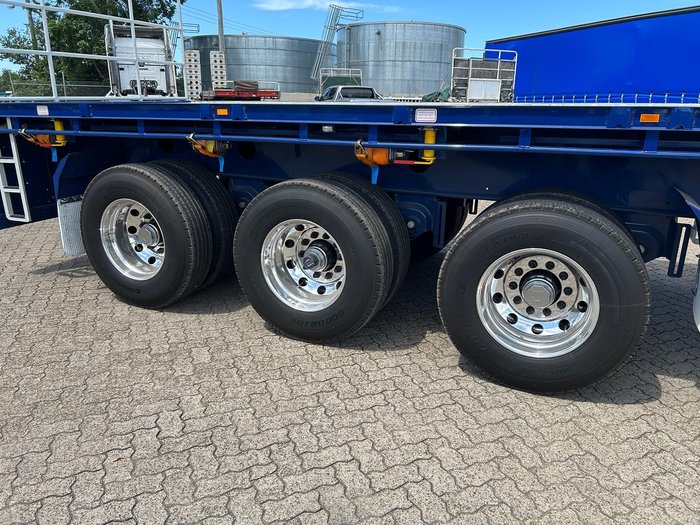 2025 CIMC 45' / 13.7M Flat Top B Trailer, In Brisbane Blue