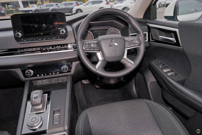 2025 Mitsubishi Outlander LS