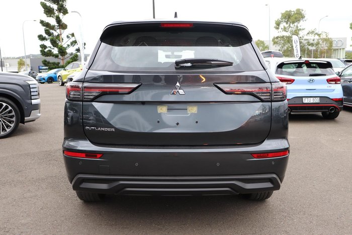 2025 Mitsubishi Outlander ES