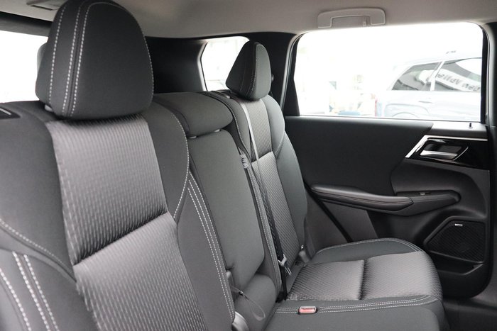 2025 Mitsubishi Outlander ES