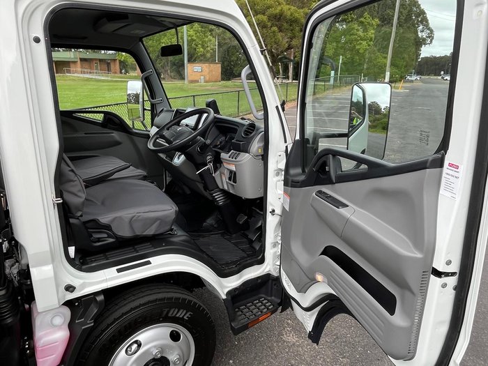 2025 Fuso Canter 515 White