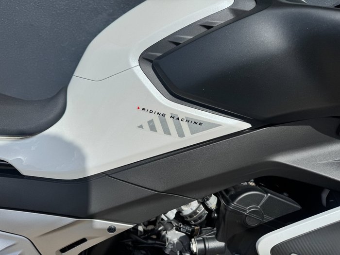 2024 CFMOTO NK ADVANCE WHITE