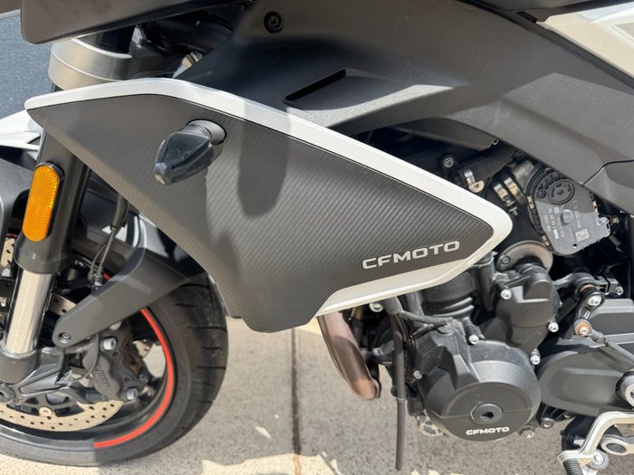 2024 CFMOTO NK ADVANCE WHITE