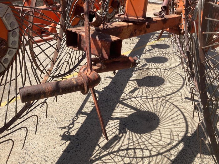 1990 Taege 12 Wheel Rake