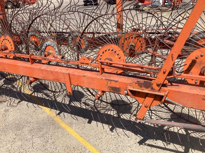 1990 Taege 12 Wheel Rake