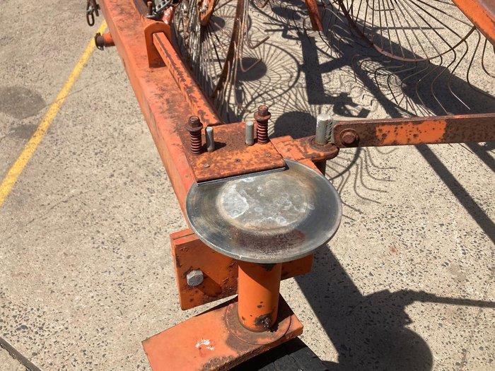 1990 Taege 12 Wheel Rake