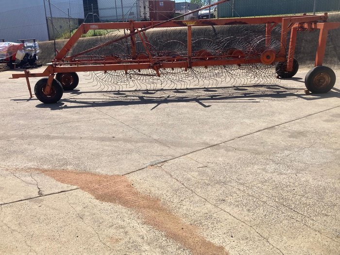 1990 Taege 12 Wheel Rake