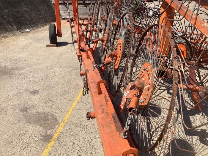 1990 Taege 12 Wheel Rake