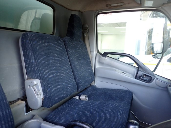 2015 HINO DUTRO 300