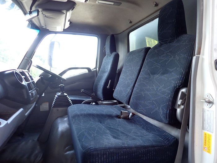2015 HINO DUTRO 300
