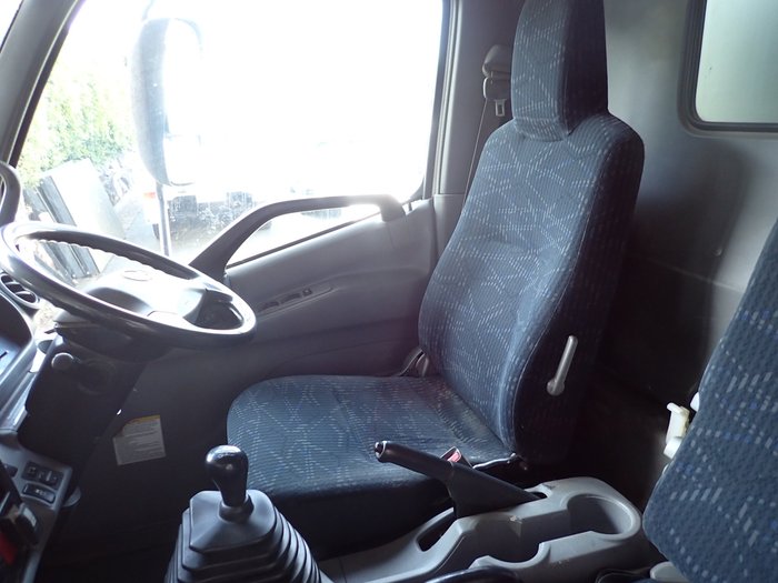 2015 HINO DUTRO 300