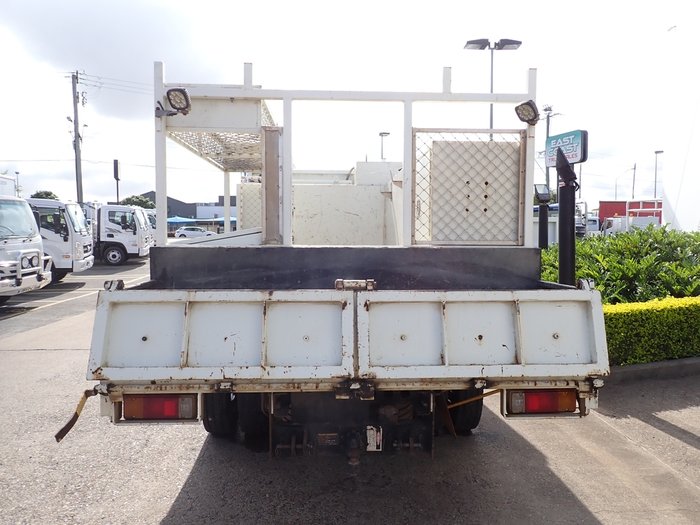 2015 HINO DUTRO 300
