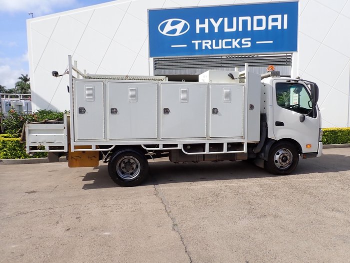 2015 HINO DUTRO 300