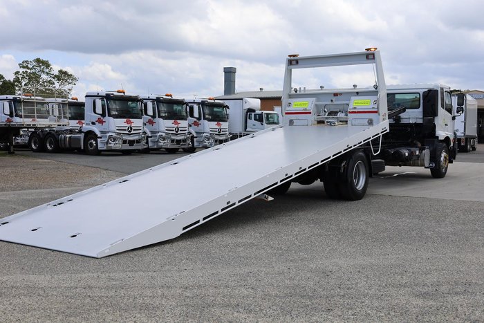 2022 UD Croner PK18-280 4x2 Tilt Tray White