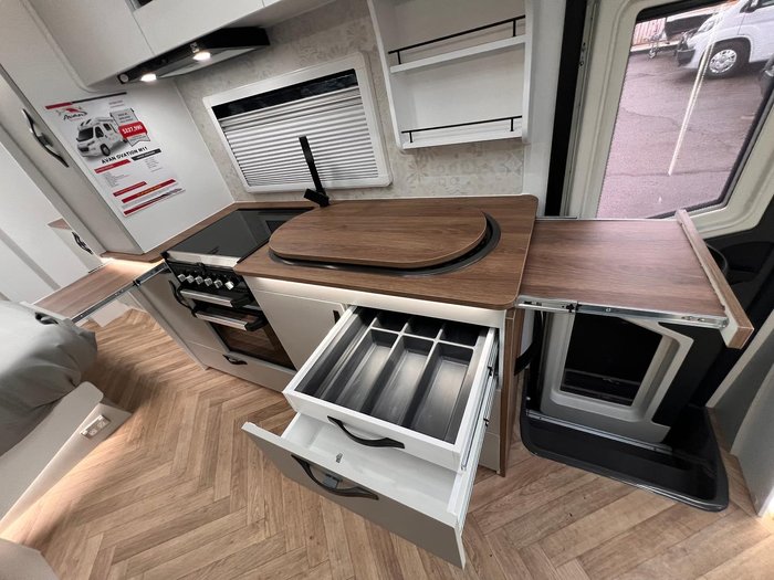 2025 Avan Ovation M11