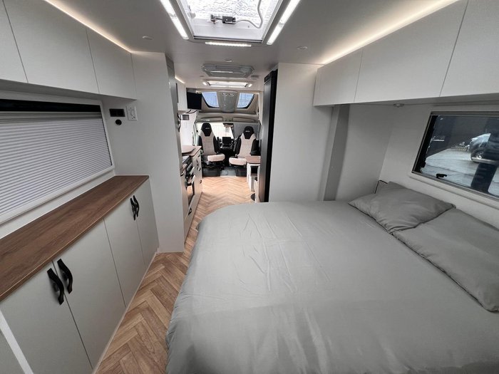 2025 Avan Ovation M11