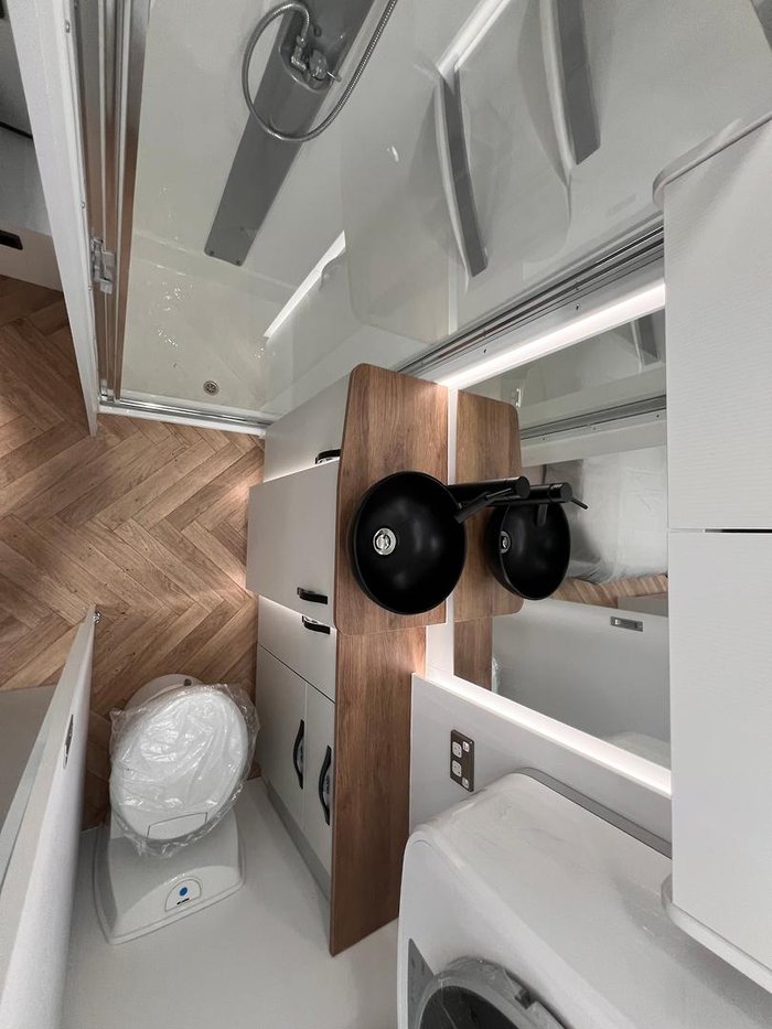 2025 Avan Ovation M11