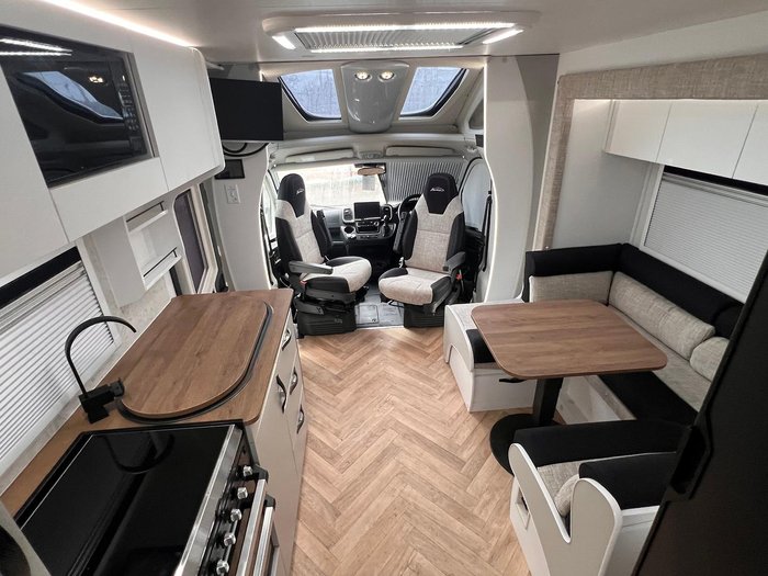 2025 Avan Ovation M11