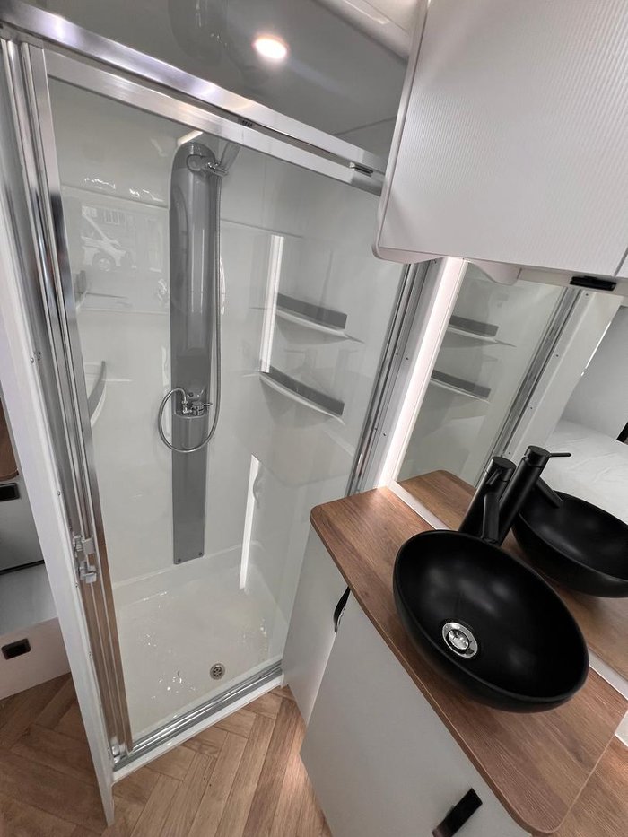 2025 Avan Ovation M11