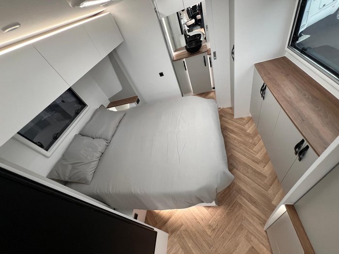 2025 Avan Ovation M11