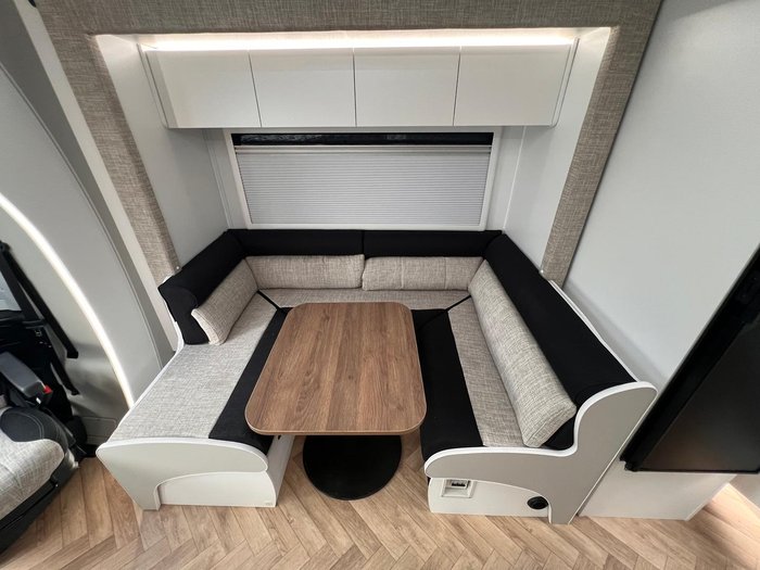 2025 Avan Ovation M11