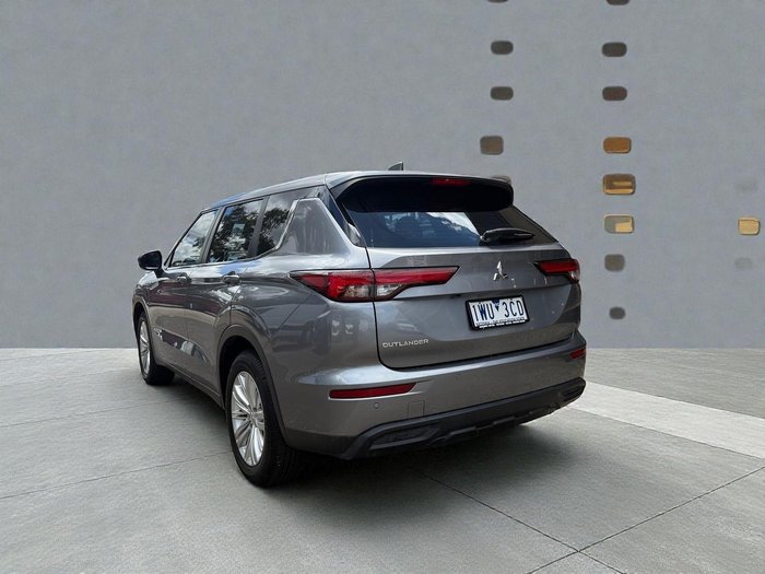 2022 Mitsubishi Outlander ES