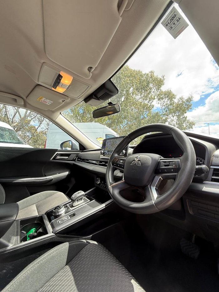 2022 Mitsubishi Outlander ES