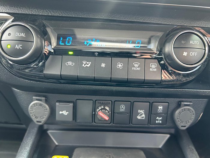 2025 Toyota Hilux SR5 48V