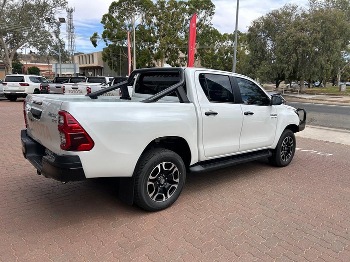 2025 Toyota Hilux SR5 48V