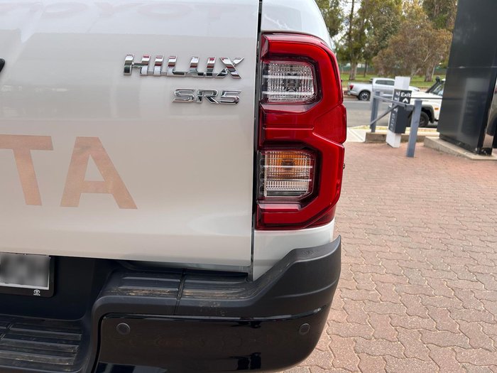 2025 Toyota Hilux SR5 48V GUN126R 4X4 Dual Range Frosted White