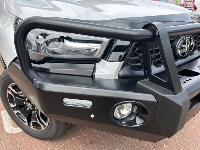 2025 Toyota Hilux SR5 48V