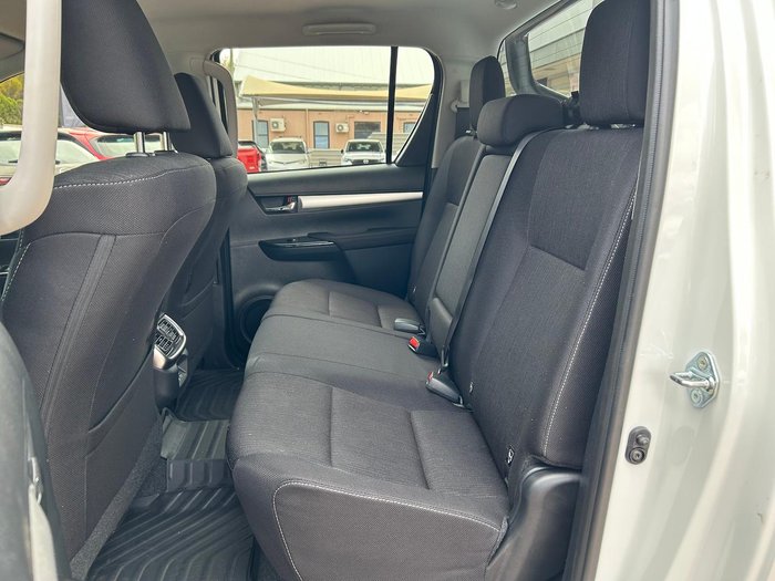 2025 Toyota Hilux SR5 48V