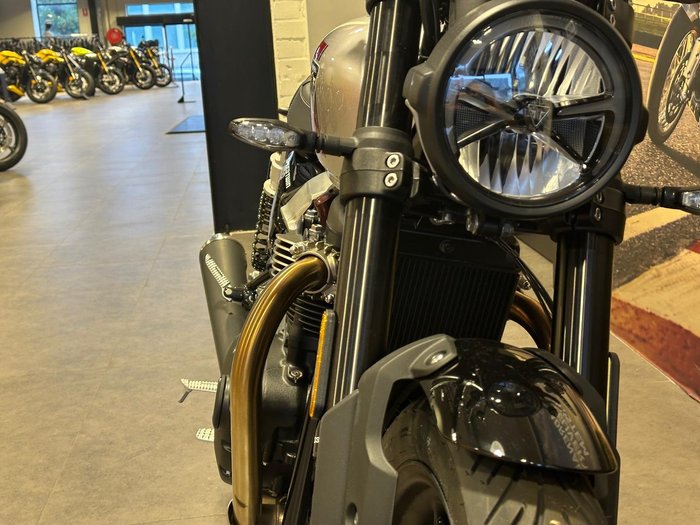 2025 Triumph Speed Twin 900 Speed Twin Silver