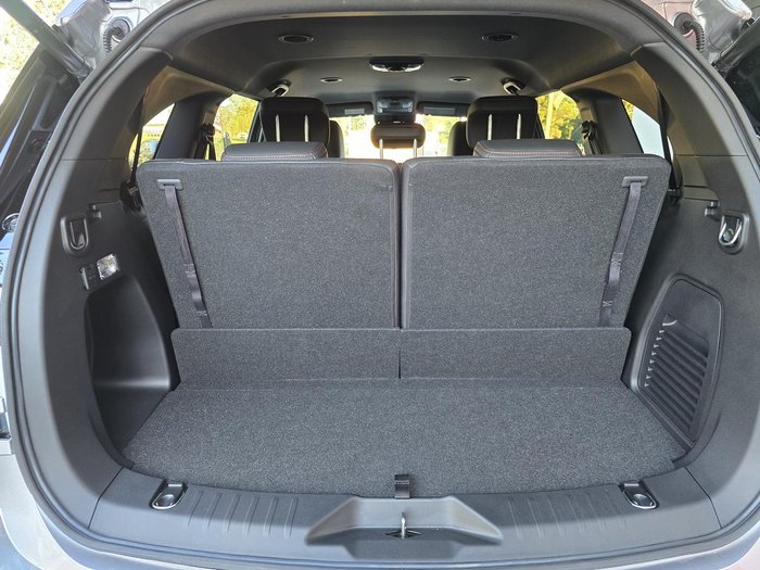 2025 Isuzu MU-X X-TERRAIN