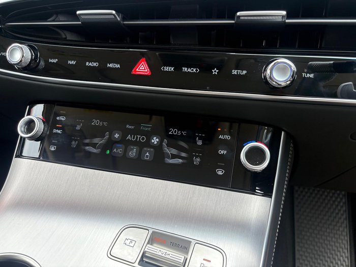 2024 Genesis GV70 2.5T SIGNATURE