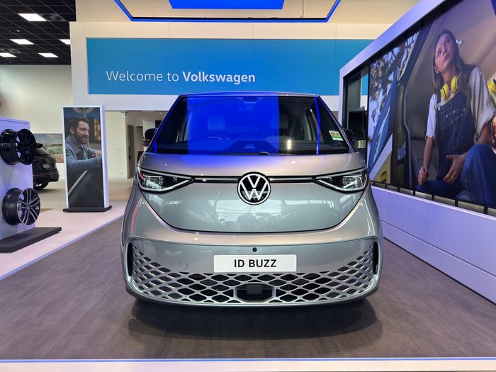2025 Volkswagen ID. Buzz Pro BEV560