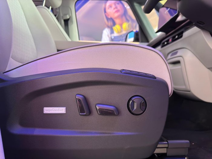 2025 Volkswagen ID. Buzz Pro BEV560