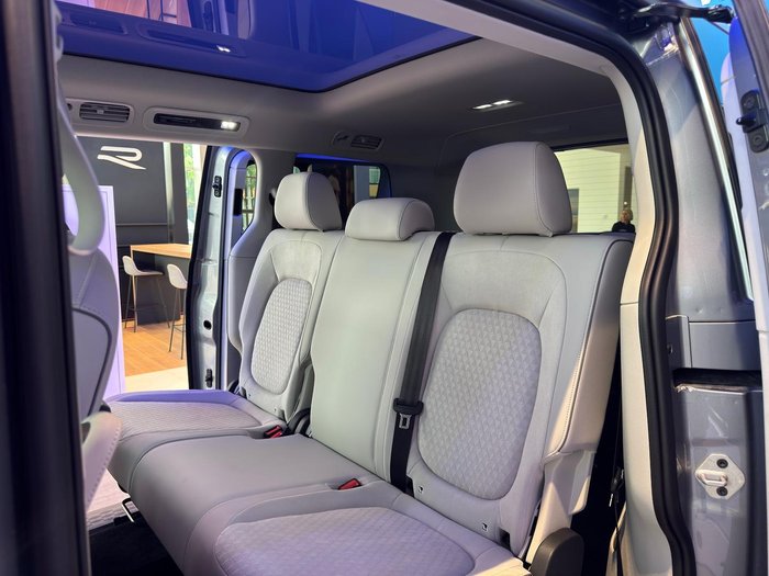 2025 Volkswagen ID. Buzz Pro BEV560