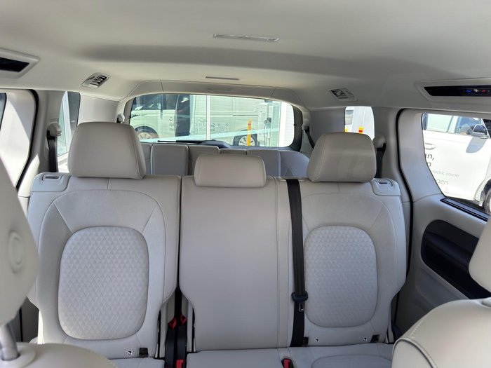 2025 Volkswagen ID. Buzz Pro BEV560