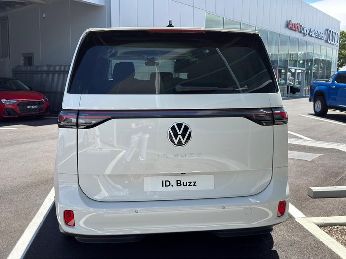 2025 Volkswagen ID. Buzz Pro BEV560