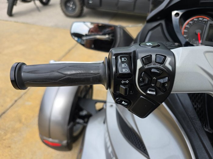 2013 BRP SPYDER ST GREY