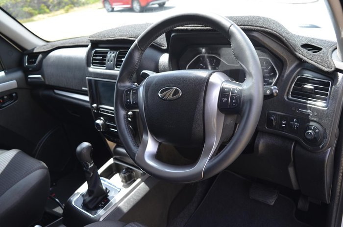 2022 Mahindra PIK-UP S11