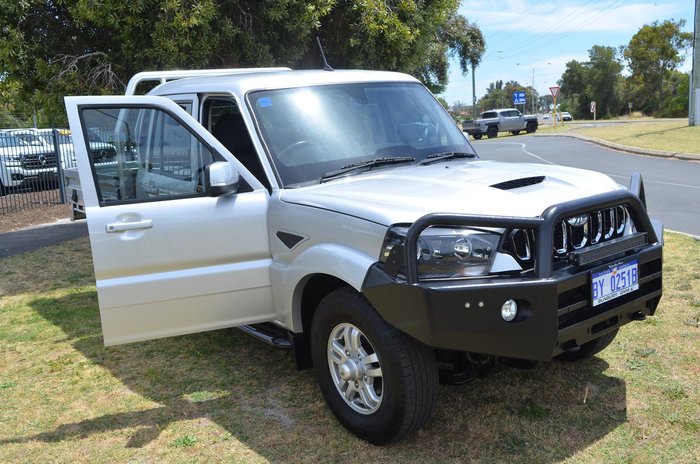 2022 Mahindra PIK-UP S11